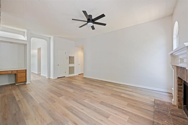 Building Photo - 11032 Crossland Dr