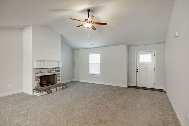 Building Photo - 80 Creek Haven Dr