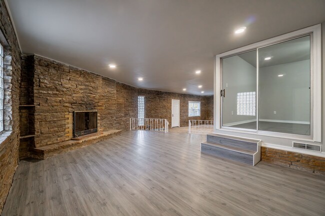Building Photo - Beautiful Newly Remodeled 3 Bed / 2 Bath H...