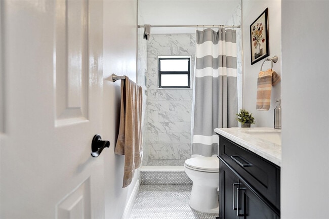 Building Photo - 4840 Greentree Ln