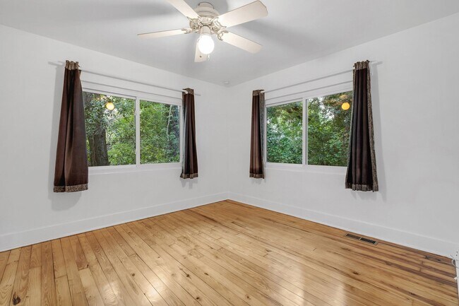 Building Photo - 2208 Escambia Dr