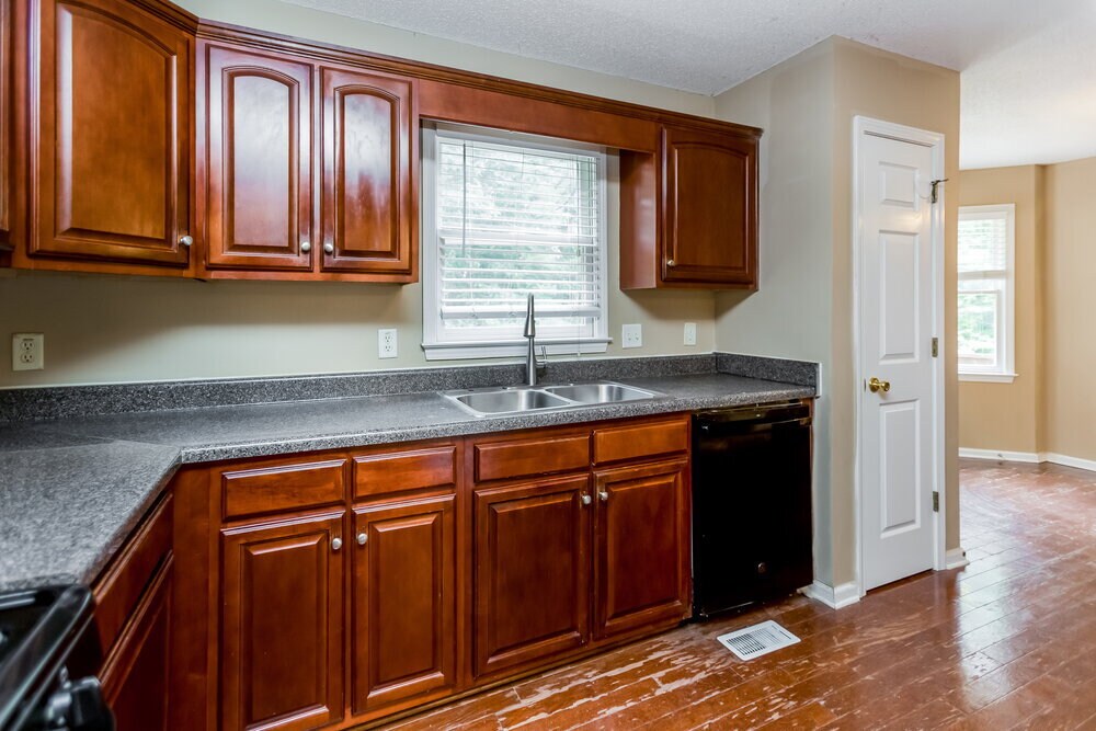 Building Photo - 815 Tynsdale Dr