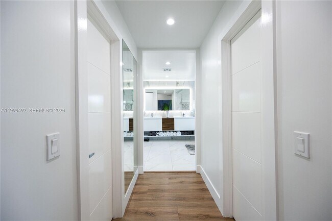 Building Photo - 7125 Los Pinos Blvd