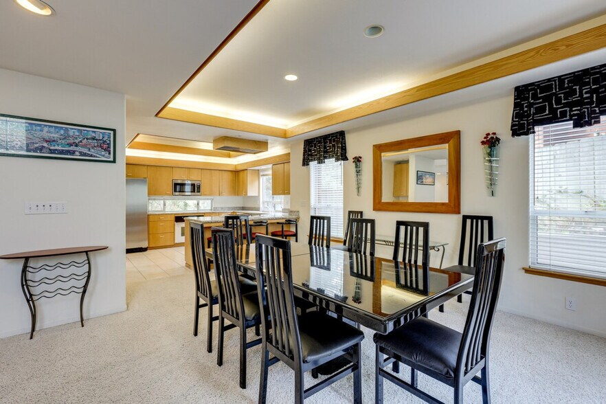 Building Photo - 2760 Trenton Ave