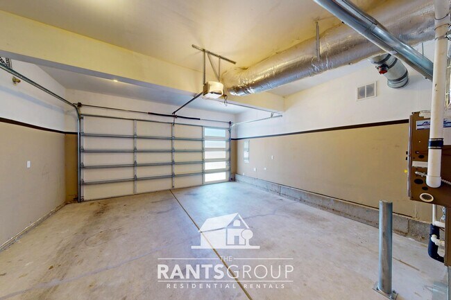 Building Photo - Stunning 4-Bedroom, 2.5-Bath Home within t...