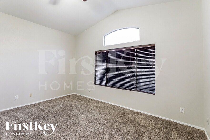 Building Photo - 6951 W Red Rock Dr