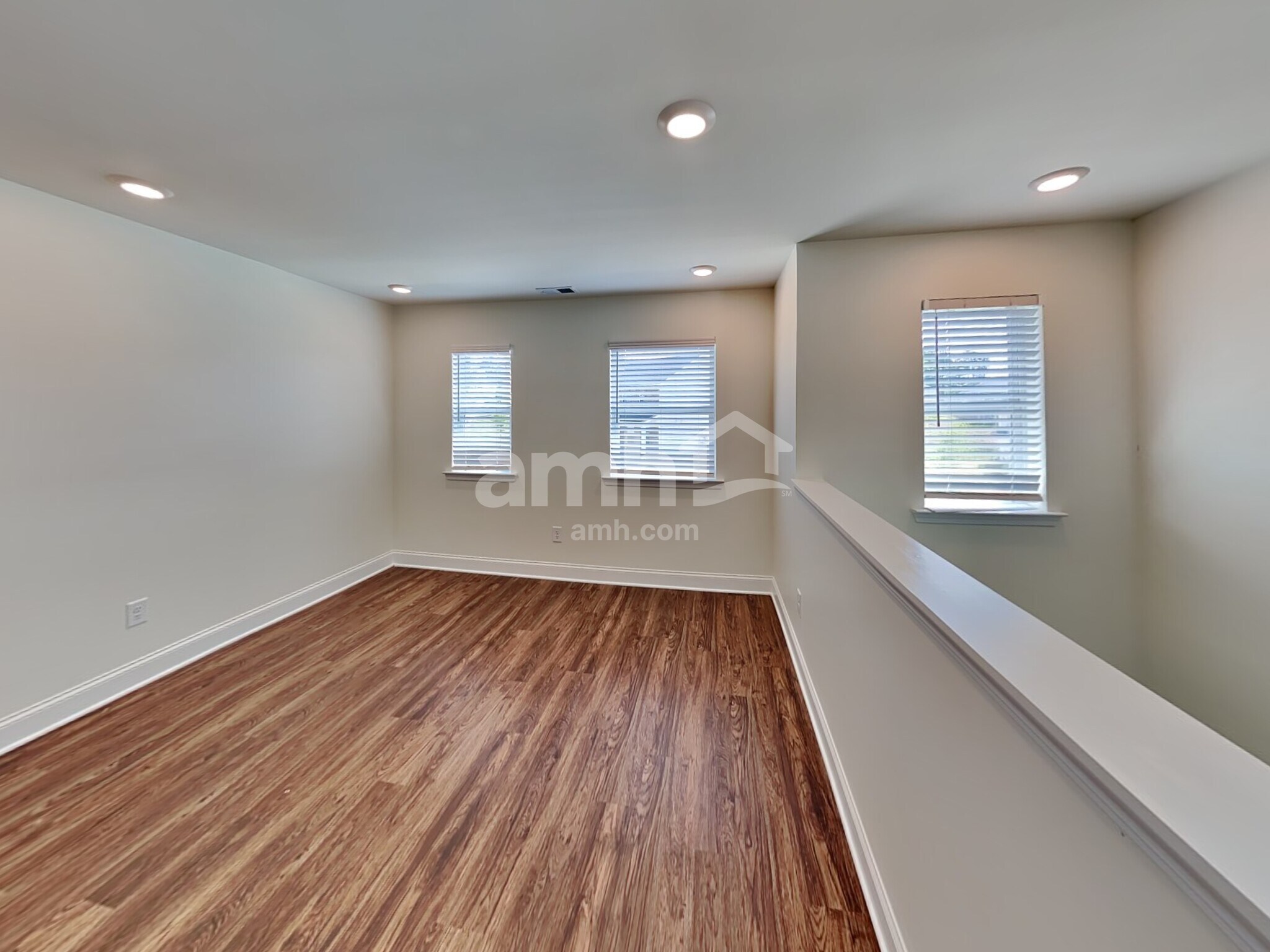 Building Photo - 586 Slew Dr