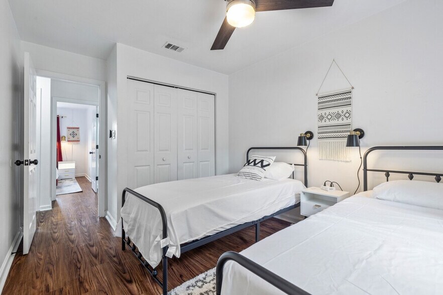 Building Photo - 1300 Nylic St