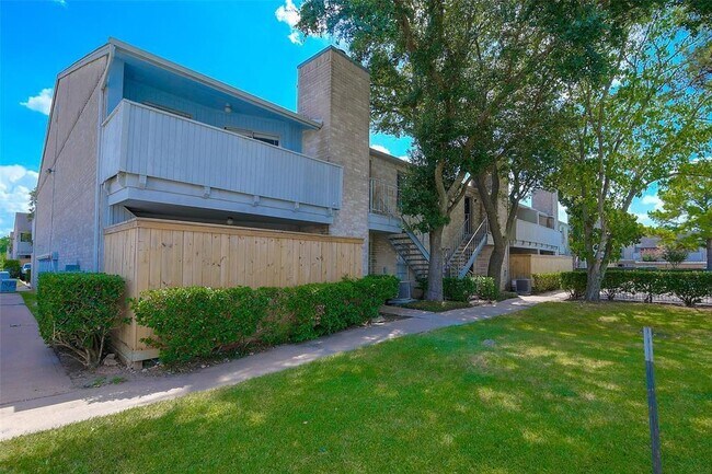 Building Photo - 10733 Braes Bend Dr