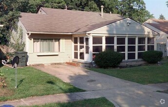 Building Photo - East Side Split Level Home with large yard