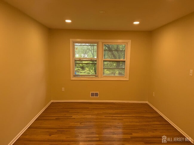 Building Photo - 5 Pelmont Pl