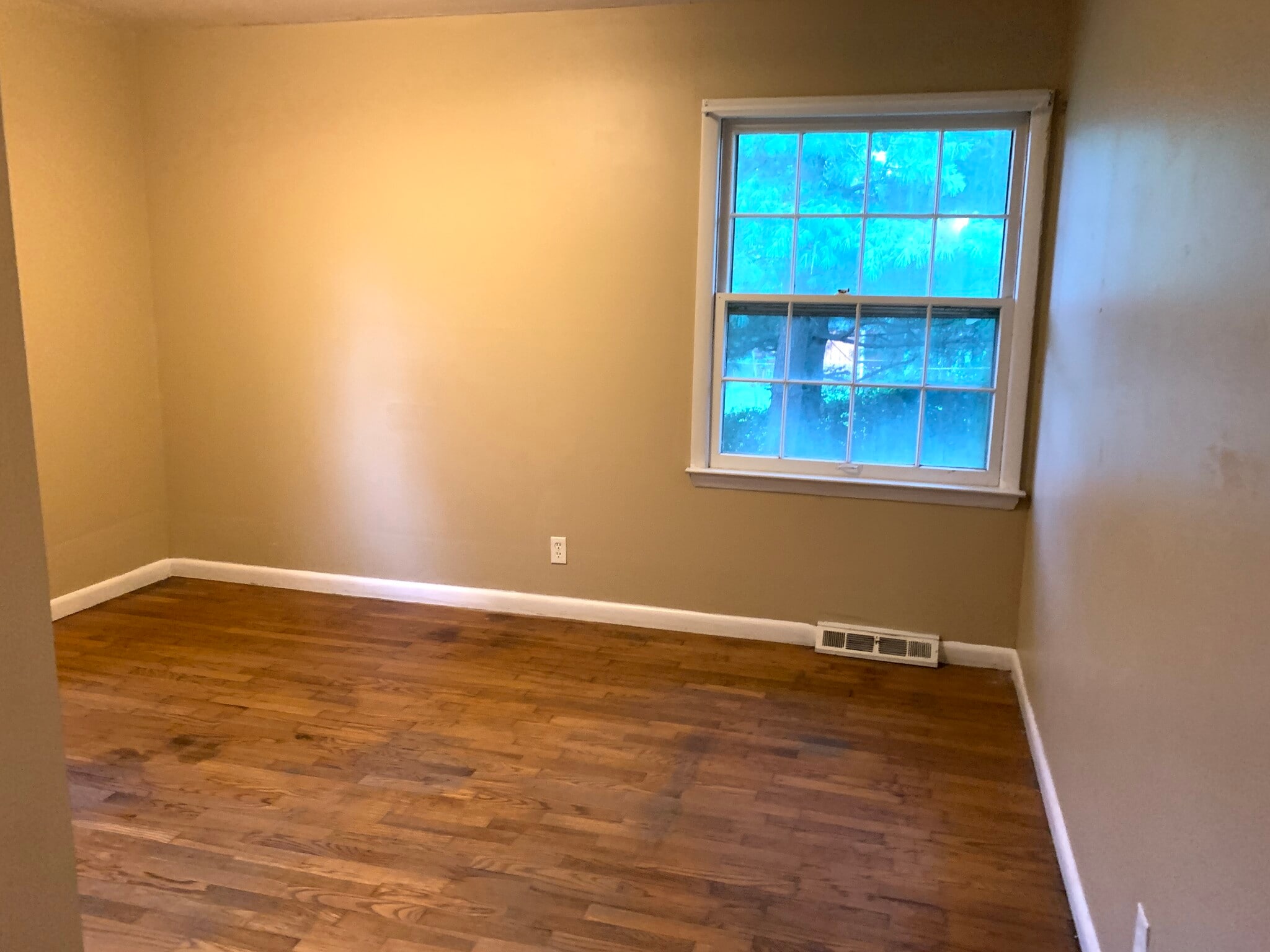 Building Photo - 272 Liverpool Rd