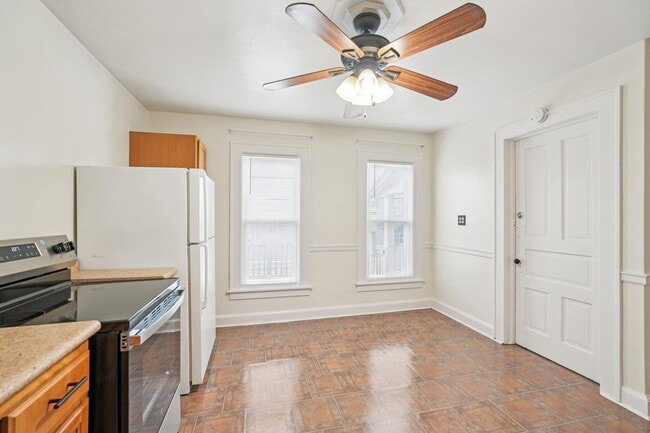 Building Photo - 1660 N Marshall St