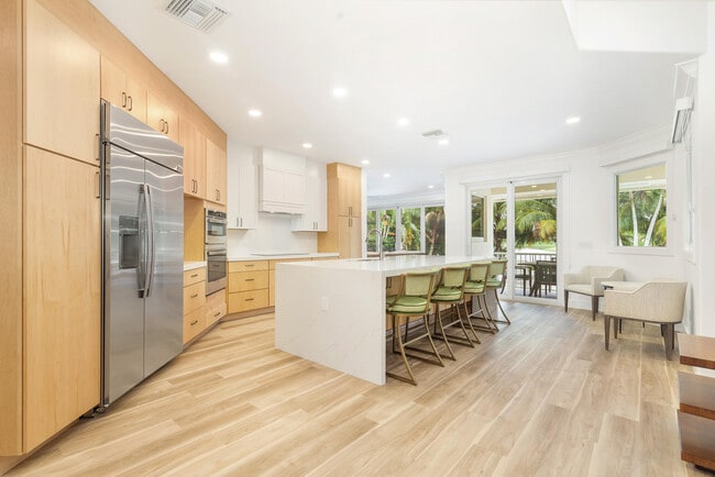 Building Photo - 3317 Embassy Dr