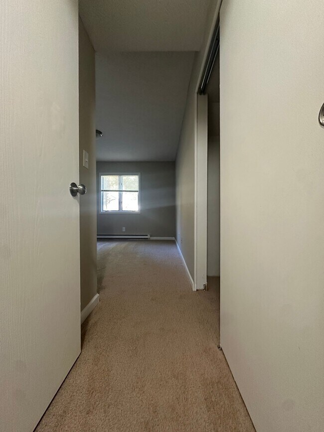 Building Photo - 2-Bedroom Townhouse in Stow, OH – Offering the perfect blend of comfort, convenience, and modern ...