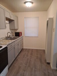 Building Photo - 1026 Southpark Dr