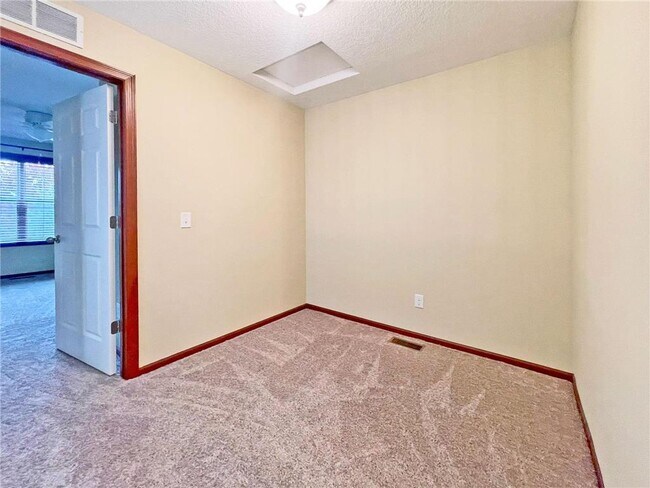 Building Photo - 9500 Declaration Dr