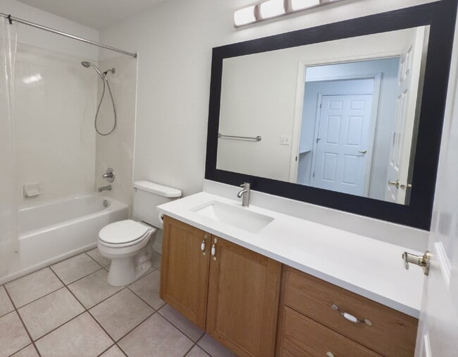 Building Photo - Spacious, NEWLY RENOVATED 3-Bedroom, 2-Bathroom Condo in Bountiful!