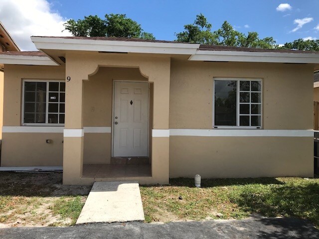 Building Photo - 917 SW 8th Pl