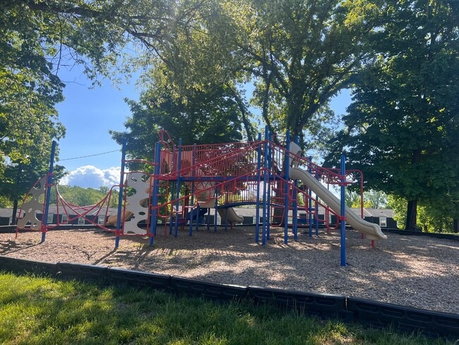 Building Photo - 415 Burgoyne Rd