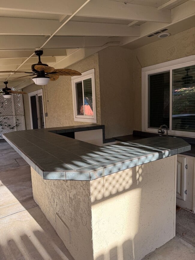 Building Photo - Charming 2-bedroom, 2-bathroom home locate...