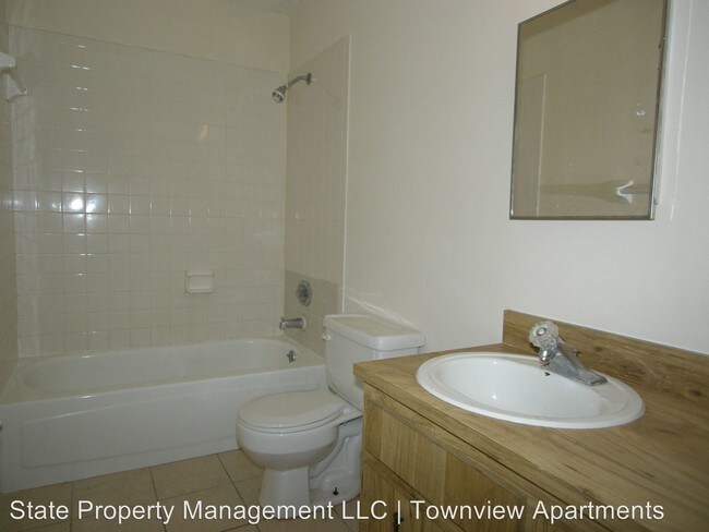 Building Photo - 38112 Townview Ave