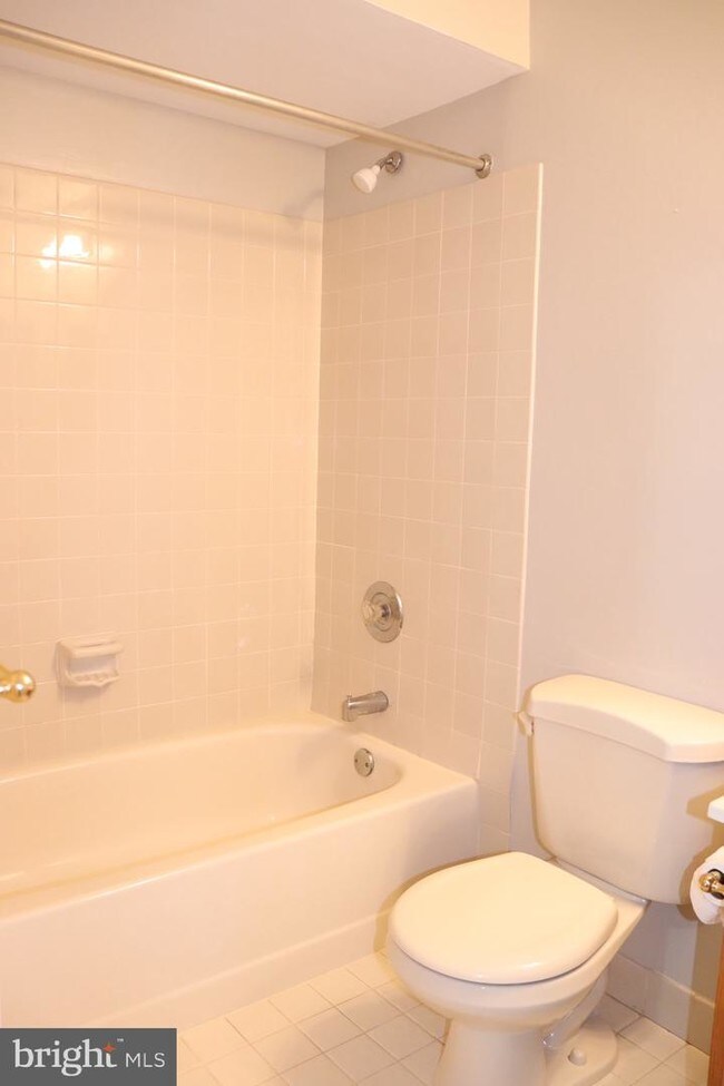 Building Photo - 237 Andover Pl