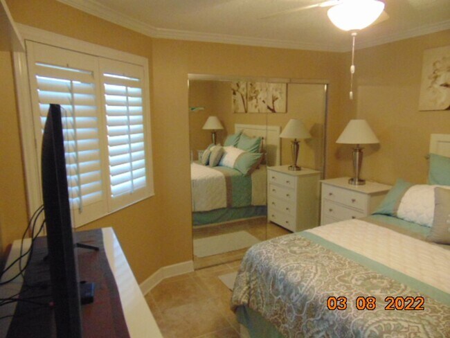 Building Photo - Views! Gorgeous, upgraded penthouse condo at The Breakers