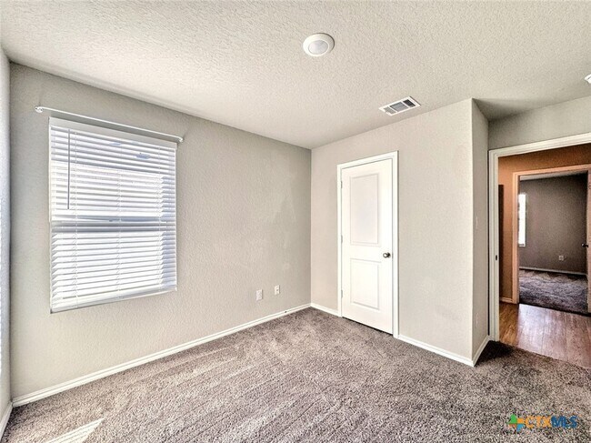 Building Photo - 506 Blue Stem Rd