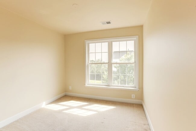 Building Photo - 14580 Crossfield Way