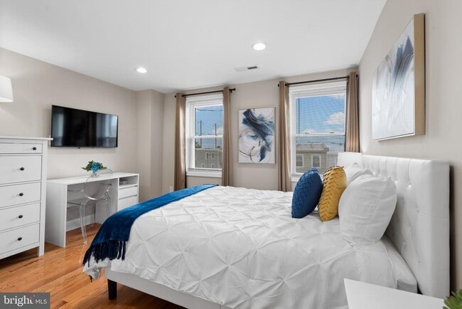 Building Photo - 2235 E Chase St