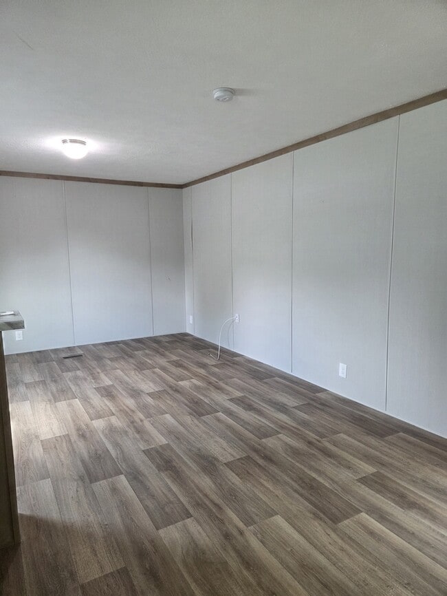 Building Photo - Lovely 3 Bedroom/2 Bath Single Wide in Madison