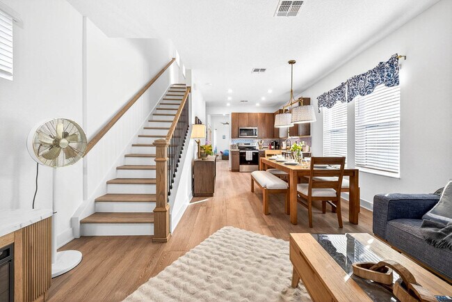 Building Photo - 1734 W Cherry St