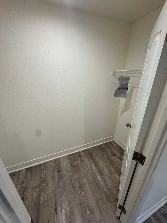 Building Photo - 9175 Alamo Ave