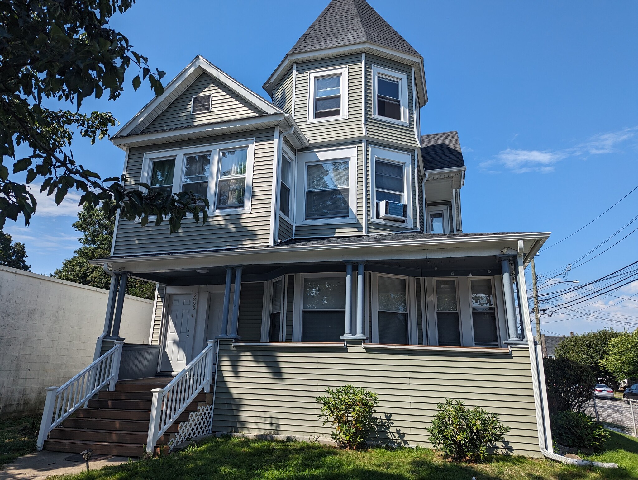 Building Photo - 2295 E Main St