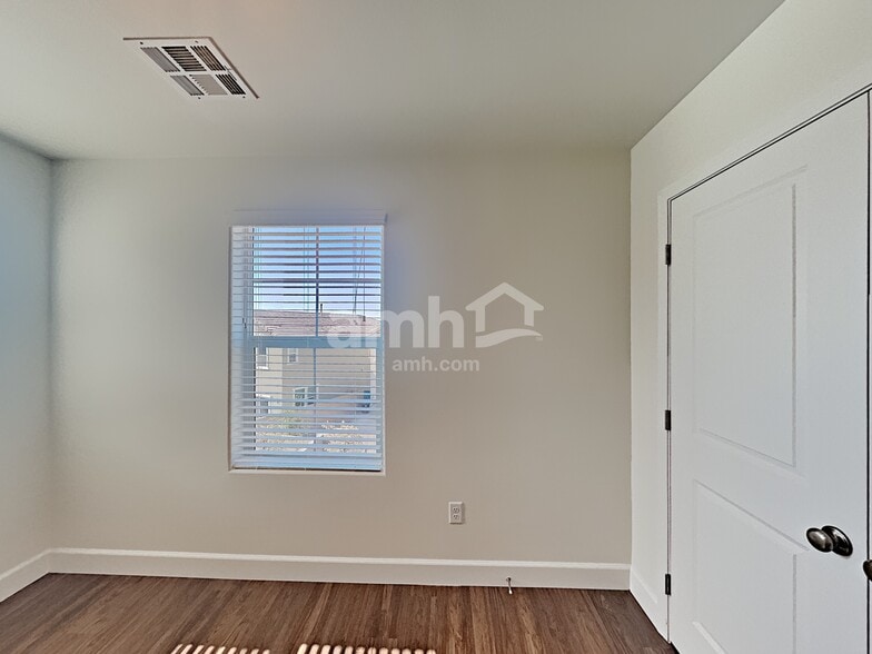 Building Photo - 1458 Garden Swing Ave