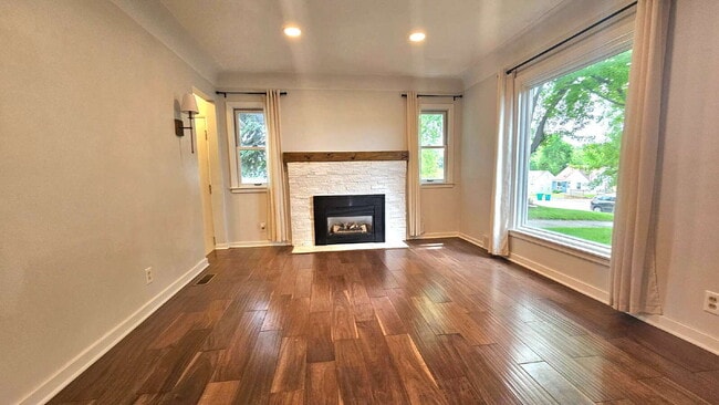 Building Photo - Beautiful 3-Bed, 3-Bath Haven with 1,901 Sq Ft of Comfort in St Louis Park with yard. 7/1/2026