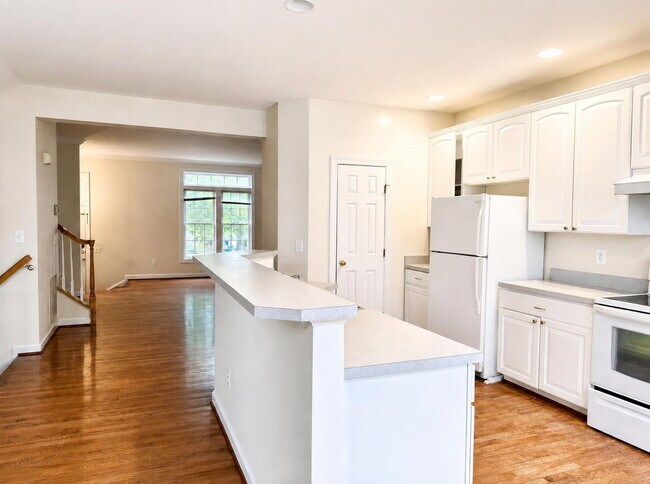 Building Photo - Elegant 3-Level Brick Front Townhome with 3 Bedrooms, 2.5 Baths & 1-Car Garage in South Riding