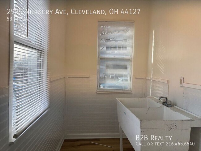 Building Photo - 2985 Nursery Ave