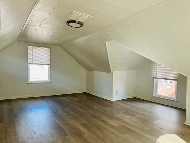 Building Photo - 1409 Tinsbury St