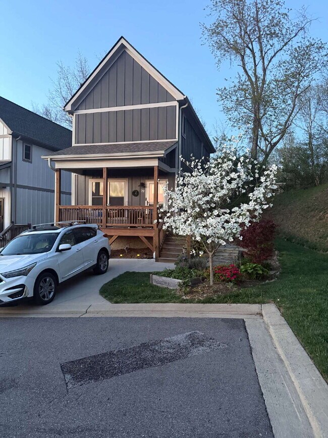 Building Photo - 2 Bed/2.5 Bath Home for Rent in Weaverville, NC