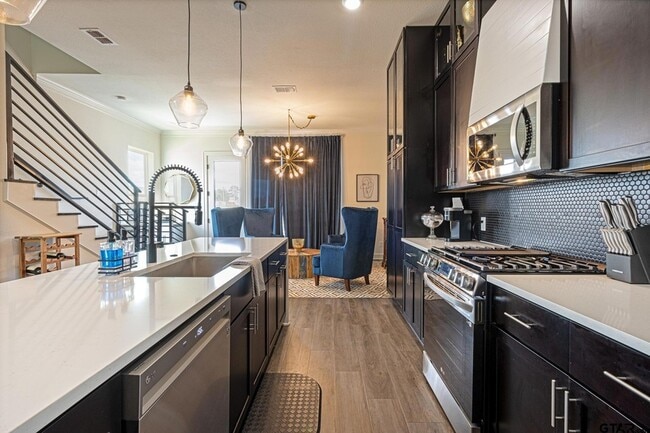 Building Photo - 540 W Erwin St