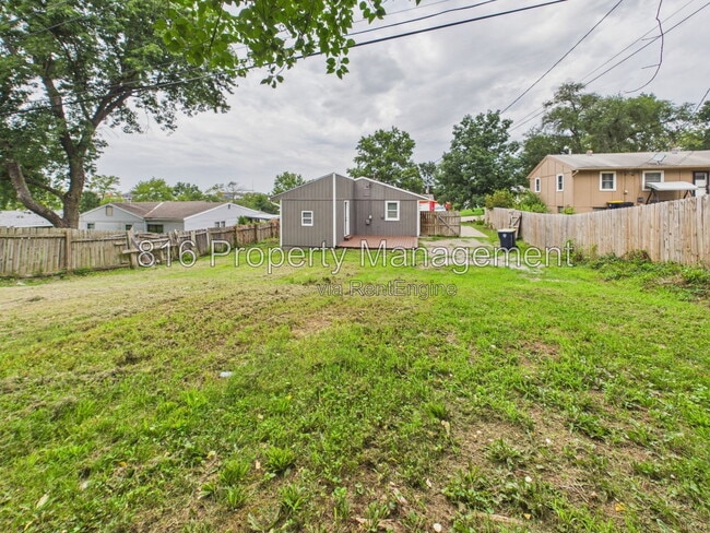 Building Photo - 9109 E 44th St