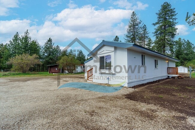 Building Photo - 2 Bedroom 1 Bath Home with Off-Street Parking Available in Athol!