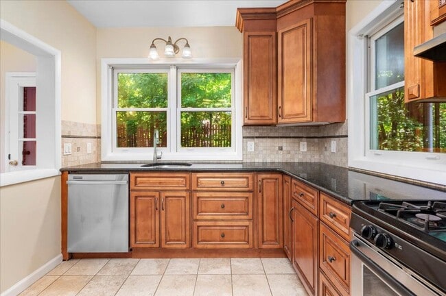 Building Photo - Classic Brick Multi-Level Home with Backya...