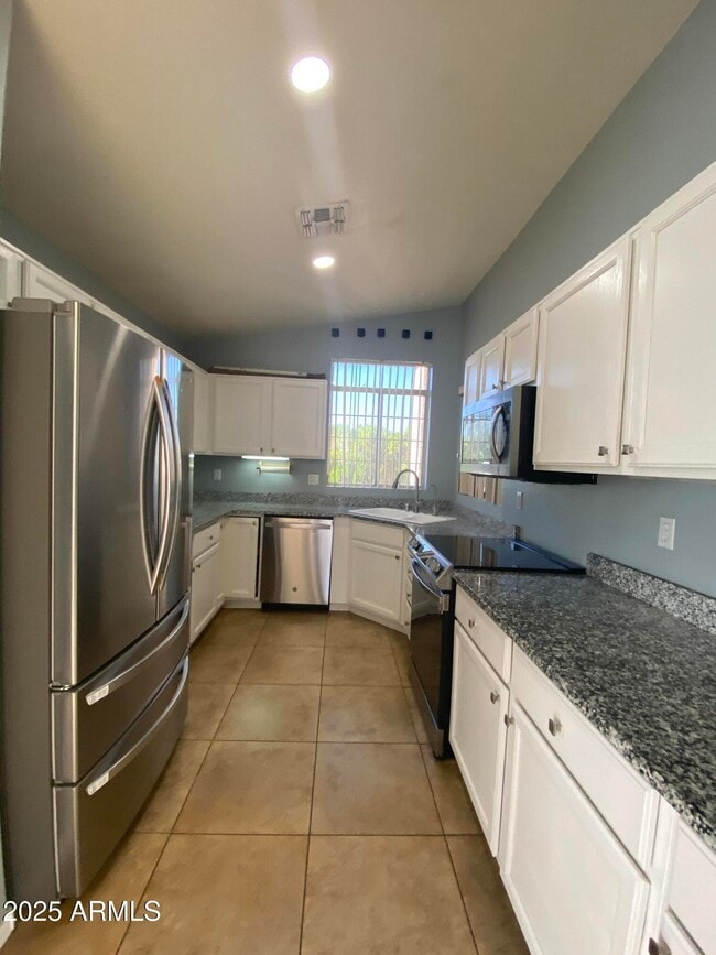 Building Photo - 18231 N Coyote Lakes Pkwy