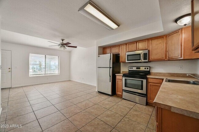 Building Photo - 6166 E Glencove St