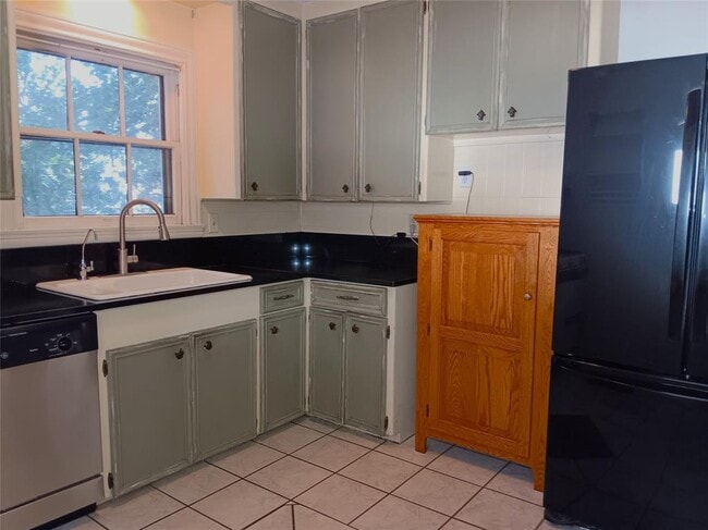 Building Photo - 2003 Montclaire St