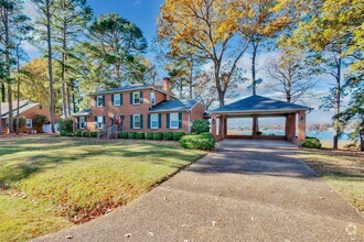 Building Photo - Gorgeous Waterfront Home!