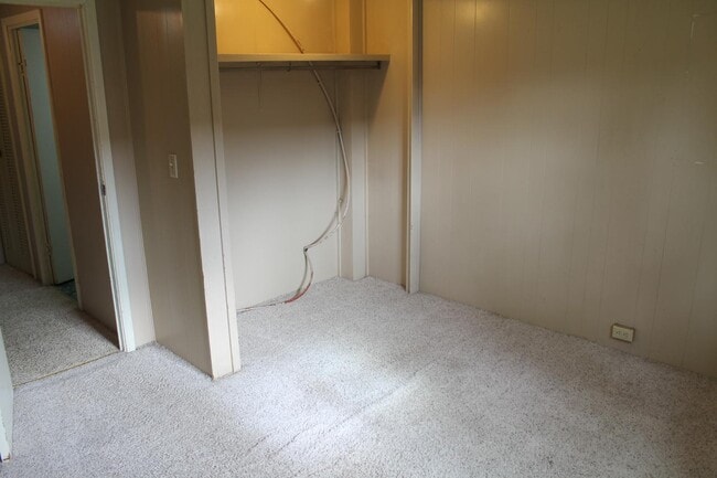 Building Photo - 112 E Cherry St